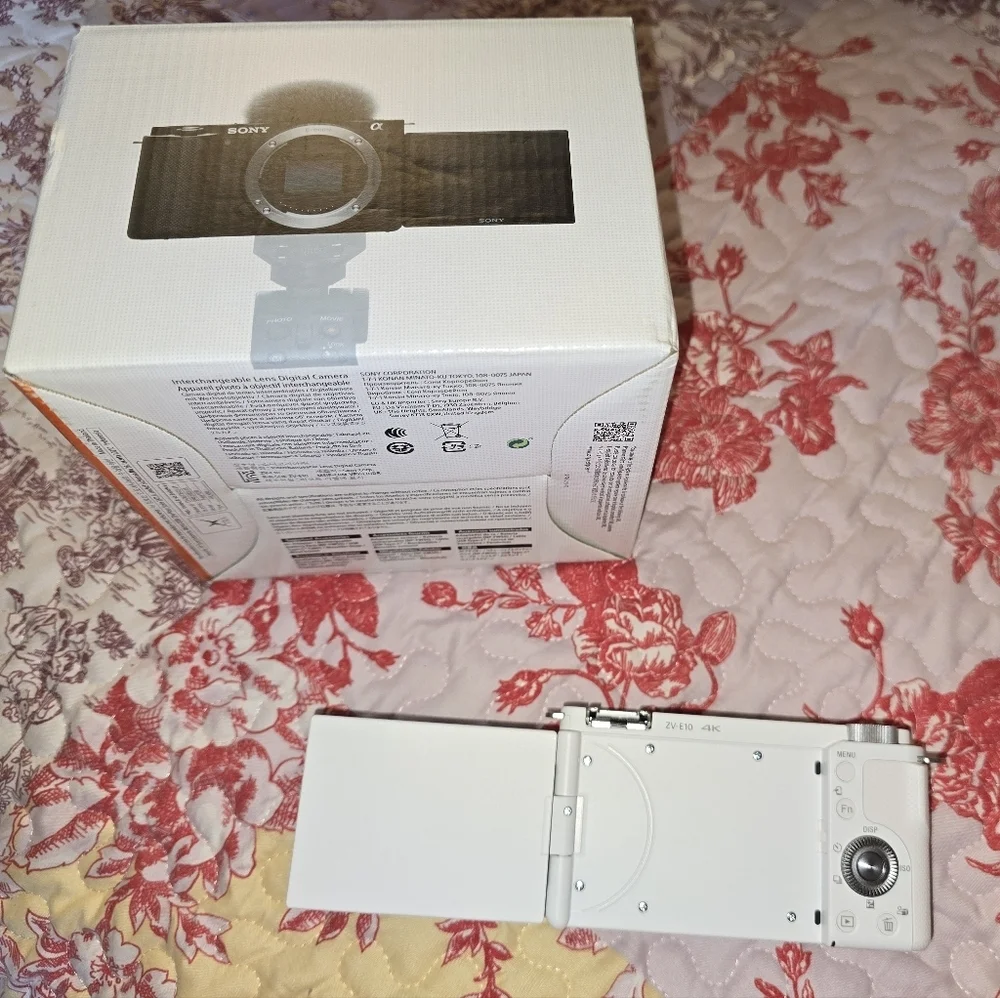 BRAND NEW Sony ZV-E10 Mirrorless camera (NO LENS)
